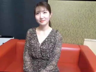 【无修正】身高148cm的迷你小女。微微灼热的美体和未成熟的乳头被老婆婆玩弄。挺立的黑色发光小鸡鸡用全部体重搭载